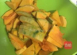 南瓜炒沙虫的做法图解2