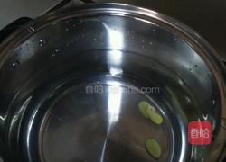 鲫鱼羊排汤的做法图解2