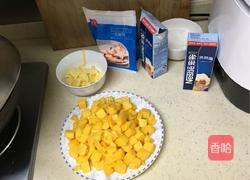 芒果火龙果双拼千层的做法图解1