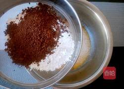 巧克力水果奶油蛋糕卷的做法图解6