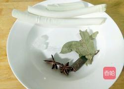 一锅两菜 八叔香辣烤猪蹄 和水晶皮炖的做法图解2