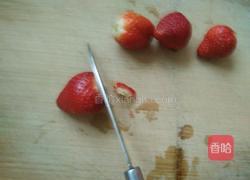 草莓圣诞老人的做法图解1