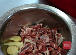 铁板牛仔骨的做法图解1