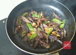 小黄鱼干煎青椒的做法图解9
