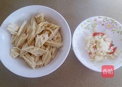 爽口芹菜拌腐竹的做法图解2