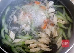 爽口芹菜拌腐竹的做法图解4