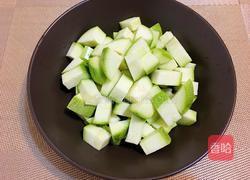 蛋炒西葫芦的做法图解1