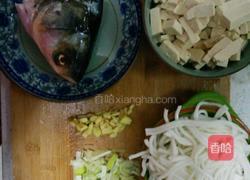 鱼头豆腐粉汤的做法图解1