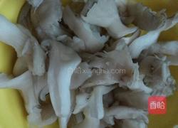 西红柿菌菇豆苗汤的做法图解2