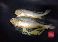 豆酱焖黄花鱼的做法图解4