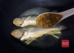 豆酱焖黄花鱼的做法图解5