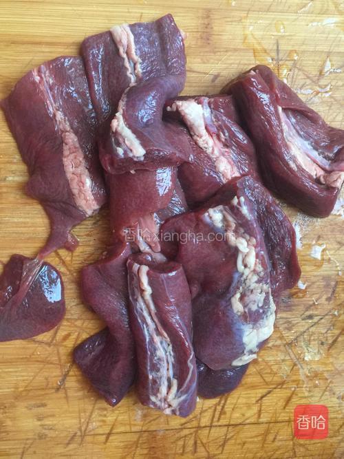 将猪连贴切10厘米左右的块.