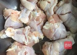 红烧甜味鸡翅根的做法图解1