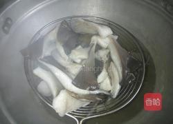 酥炸蘑菇鱼的做法图解2