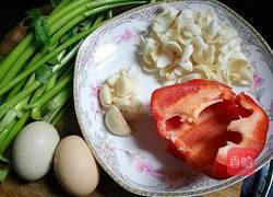 芹菜百合炒鸡蛋的做法图解1