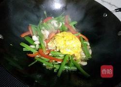 芹菜百合炒鸡蛋的做法图解5