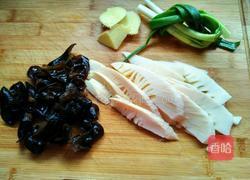 山药炖鸡汤的做法图解1