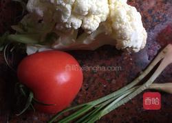 番茄炒菜花的做法图解1