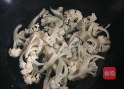 番茄炒菜花的做法图解2