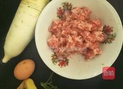 太阳版萝卜蒸肉的做法图解1