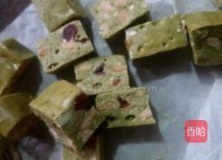 抹茶味牛轧糖的做法图解3