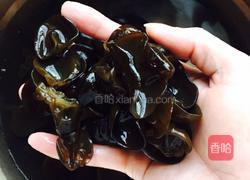 瘦肉木耳炒腐竹的做法图解2