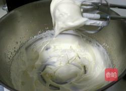 天使娃娃淡奶生日蛋糕的做法图解2