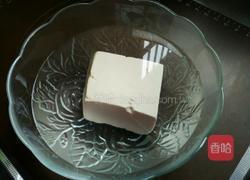 咸鸭蛋虾皮豆腐的做法图解1