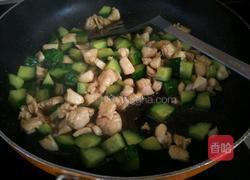 黄瓜炒鸡丁的做法图解8