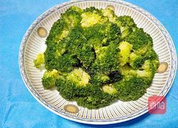 番茄炒西兰花的做法图解1