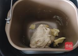 豆沙面包的做法图解2
