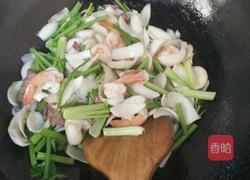 百合虾仁的做法图解3