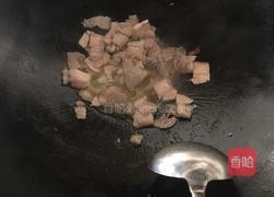 五花肉炖酸菜的做法图解2