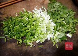 香菜炒萝卜丝的做法图解2