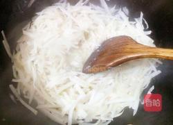 香菜炒萝卜丝的做法图解3