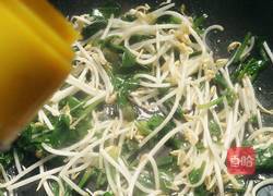 菠菜炒黄豆芽的做法图解6