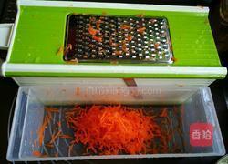 炸红萝卜丝丸子的做法图解1