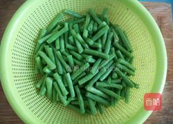 肉炒豇豆的做法图解1