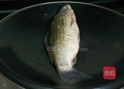 清汤鲫鱼的做法图解1