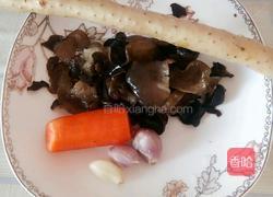 山药胡萝卜炒木耳的做法图解1