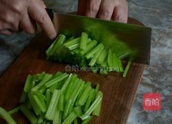芹菜炒肉丝的做法图解5