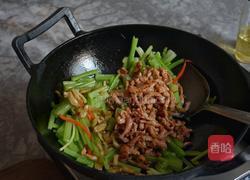 芹菜炒肉丝的做法图解12