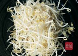 绿豆芽炒肉的做法图解3