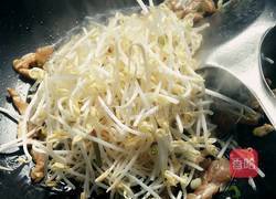 绿豆芽炒肉的做法图解7
