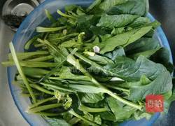 菠菜炒笨蛋的做法图解2