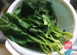 瘦肉菠菜汤的做法图解1