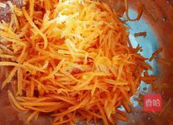 胡萝卜蛋饼的做法图解1