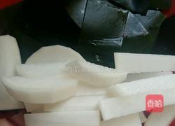 海带排骨萝卜汤的做法图解1