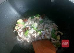 酸菜炒肉丝的做法图解3