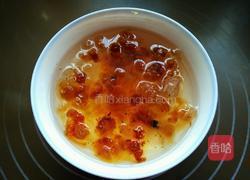 桃胶皂米银耳羹的做法图解2